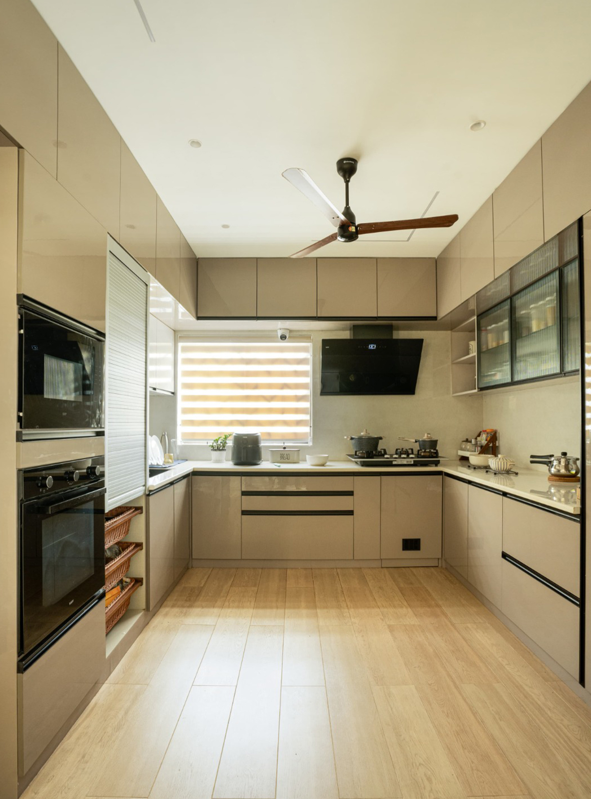 ADIKAM Interior